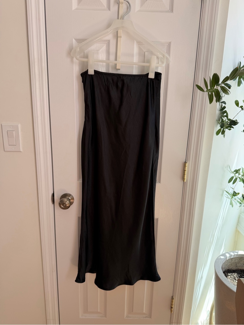 Black Cut Out Satin Dress Size Médium Bias Cut - Picture 3 of 8